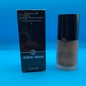Giorgio Armani Luminous Silk Foundation - Black and Tan